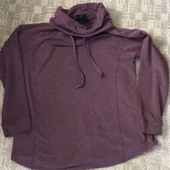 32 Degrees Sweaters - 32' Heat Plum color Sweatshirt Size L